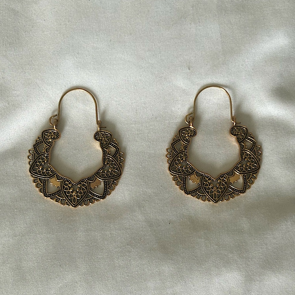Vintage style gold hoop boho detail earrings